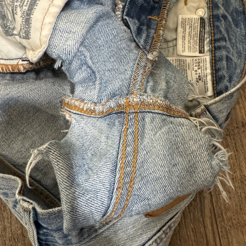 Levi’s 501 shorts size 25. Light denim. Button up fly. High waisted - Picture 8 of 13